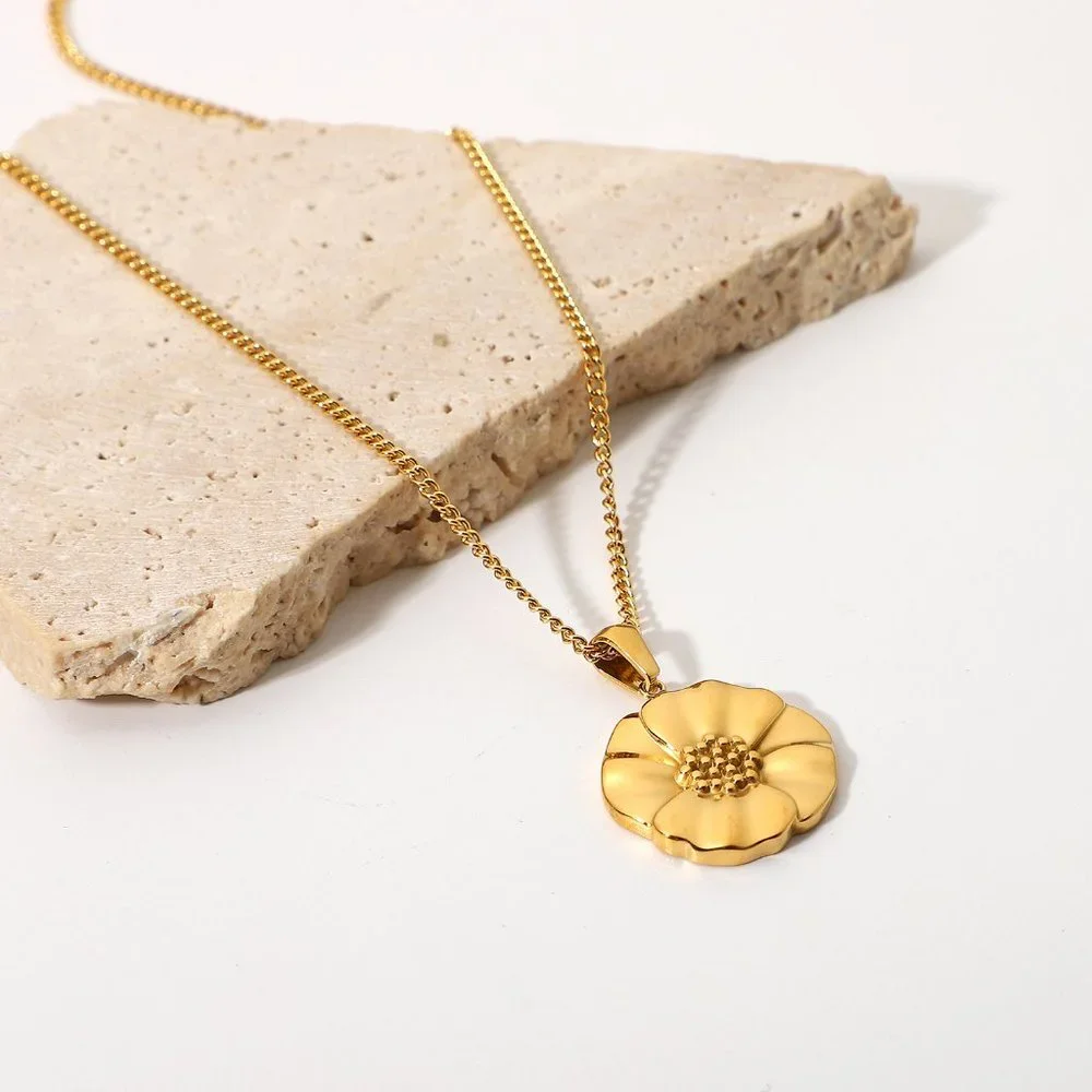 Daisy Necklace - Picture 5 of 7